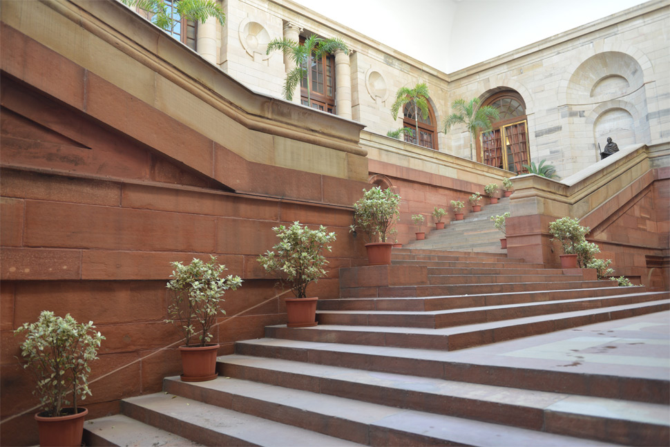 707600360 Grand Stairs