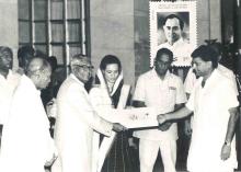 President R. Venkataraman releasing a commemorative stamp in honour of Late Shri Rajiv Gandhi at Rashtrapati Bhavan