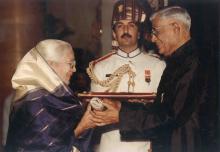 President R. Venkataraman presenting Bharat Ratna to Late Shri Baba Sahib Ambedkar