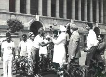 President Giani Zail Singh declairing Open the First Earth Run from Rashtrapati Bhavan