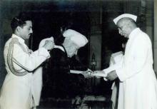 Dr. M. Visveswarayya receiving the Bharat Ratna award from President Dr. Prasad