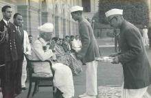 President Dr. Radhakrishnan receiving Diwali greetings from the staff of Rashtrapati Bhavan