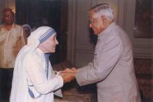 President R. Venkataraman receiving Mother Teresa at Rashtrapati Bhavan