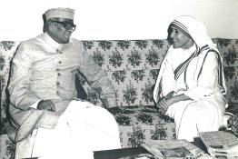 President N.S. Reddy with Mother Teresa at Raj Bhavan, Calcutta