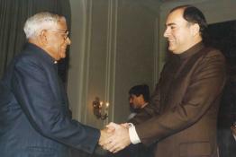 Prime Minister Rajiv Gandhi greeting President R. Venkataraman on his 77th birthday