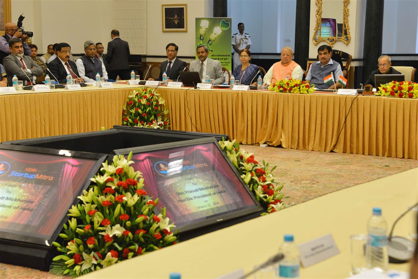 The President of India, Shri Pranab Mukherjee launching online Portal 'SIDBI Startup Mitra'at the presentation on key Recommendations Emanating from the Round Table Discussions during the Festival of Innovation at Rashtrapati Bhavan Cultural Centre on Ma 