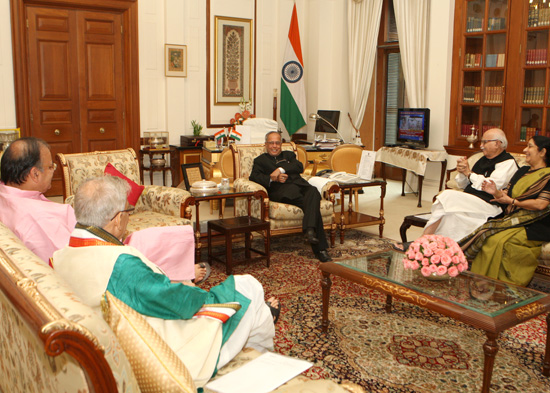 The Member of Parliament(LS), Shri L.K. Advani , Leader of Opposition in Lok Sabha, Smt. Sushma Swaraj, Leader of Opposition in Rajya Sabha, Shri Arun Jaitely and Member of Parliament(LS), Shri Murali Manohar Joshi calling on the President of India, Shri