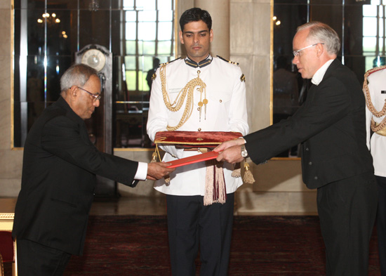 The Ambassador of the Norway, H.E. Mr. Eivind S. Homme presenting his credentials to the President of India, Shri Pranab Mukherjee at Rashtrapati Bhavan on September 24, 2012.