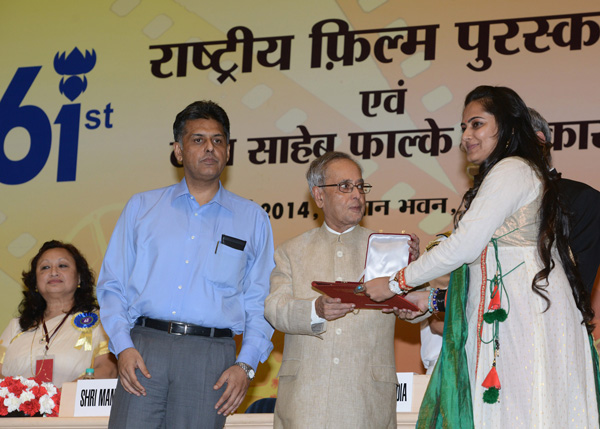 The President of India, Shri Pranab Mukherjee while presenting a 61st National Film Award at Vigyan Bhavan in New Delhi on May 3, 2014. Also seen is the Union Minister of State (Independent Charge) of the Ministry of Information and Broadcasting, Shri Ma 