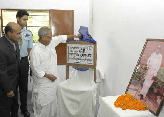 The President of India, Shri Pranab Mukherjee inaugurating the School Building of Mirati Junior High School at Mirati in West Bengal on October 21, 2012.