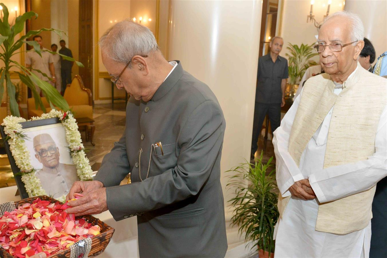 The President of India, Shri Pranab Mukherjee paying floral tribute at the Portrait of Shri Neelam Sanjiva Reddy, Former President of India on his Birth Anniversary at Kolkata in West Bengal on May 19, 2017.