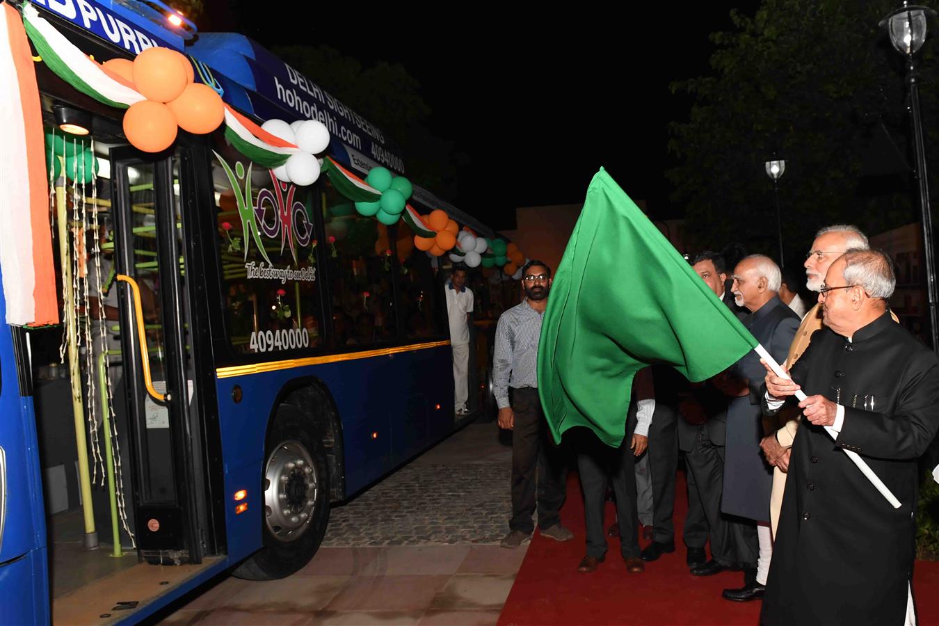 The President of India, Shri Pranab Mukherjee flagging off the Ho Ho bus in the presence of the Vice President of India, Shri M. Hamid Ansari and the Prime Minister of India, Shri Narendra Modi at the inauguration of Phase-II of the Rashtrapati Bhavan Mus 