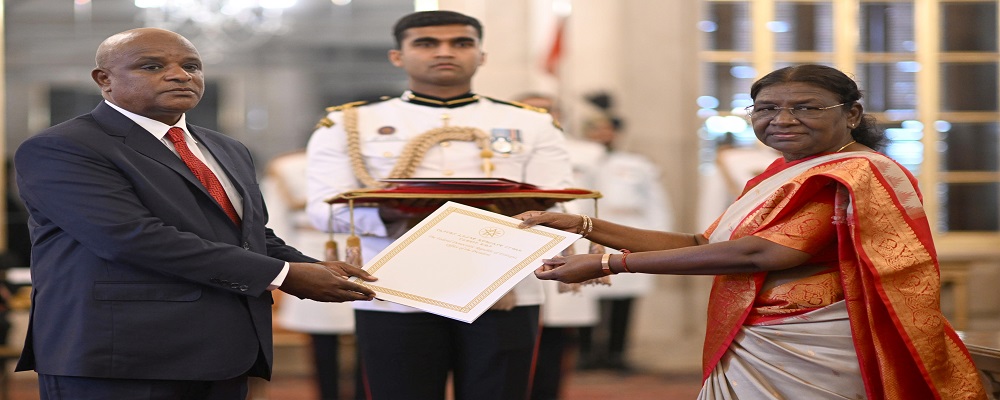 H.E. Mr Demeke Atnafu Ambulo, Ambassador of the Republic of Ethiopia presenting credentials to the President of India, Smt Droupadi Murmu at Rashtrapati Bhavan on July 19, 2023.