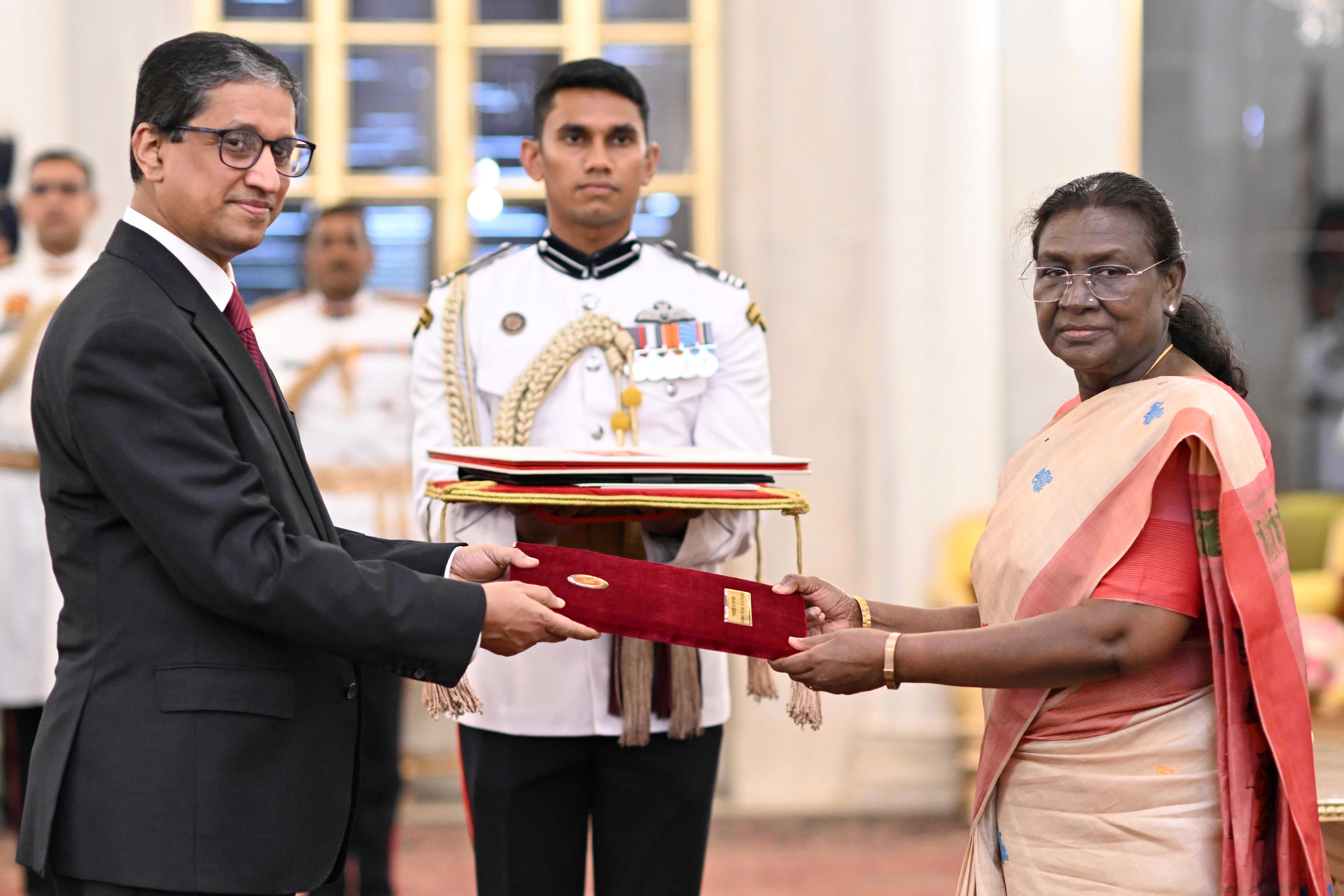 H.E. Mr M. Riaz Hamidullah, High Commissioner of the People’s Republic of Bangladesh presenting credentials to the President of India, Smt Droupadi Murmu at a ceremony held at Rashtrapati Bhavan on May 29, 2025.