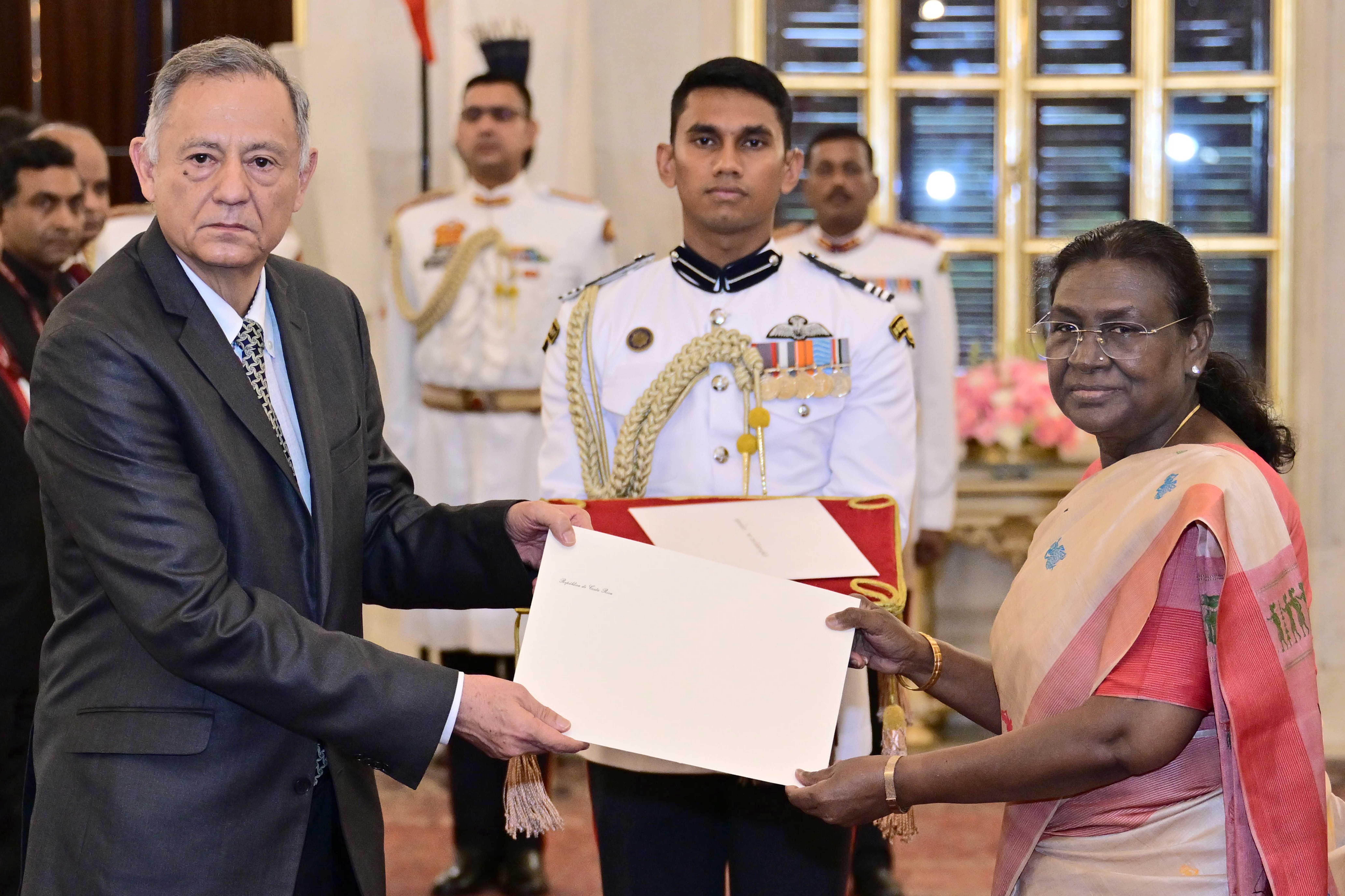 H.E. Mr Nestor Gabriel Baltodano Vargas, Ambassador of the Republic of Costa Rica presenting credentials to the President of India, Smt Droupadi Murmu at a ceremony held at Rashtrapati Bhavan on May 29, 2025.