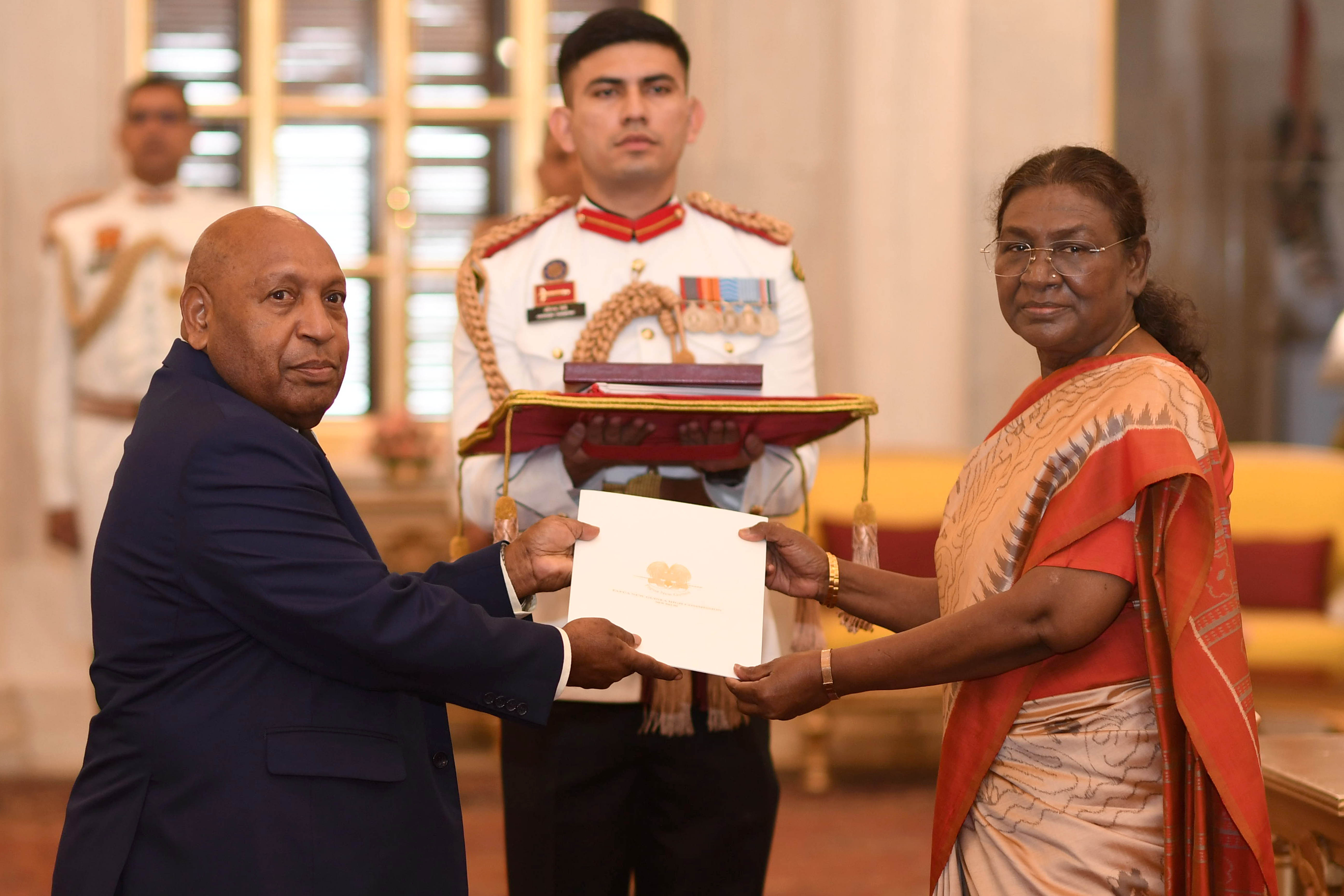 H.E. Mr Vincent Sumale, High Commissioner of Papua New Guinea presenting credentials to the President of India, Smt Droupadi Murmu at a ceremony held at Rashtrapati Bhavan on November 18, 2024.