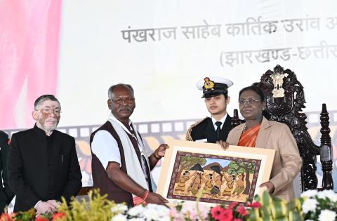 President Droupadi Murmu graces the Antarrajyiy Jansanskritik Samagam Samaroh – Kartik Jatra at Gumla, Jharkhand on December 30, 2025
