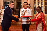 Envoys of the Republic of Ecuador, Federal Republic of Somalia, Federal Republic of Germany, Republic of Suriname presenting t. 11_sk4_8841.jpg