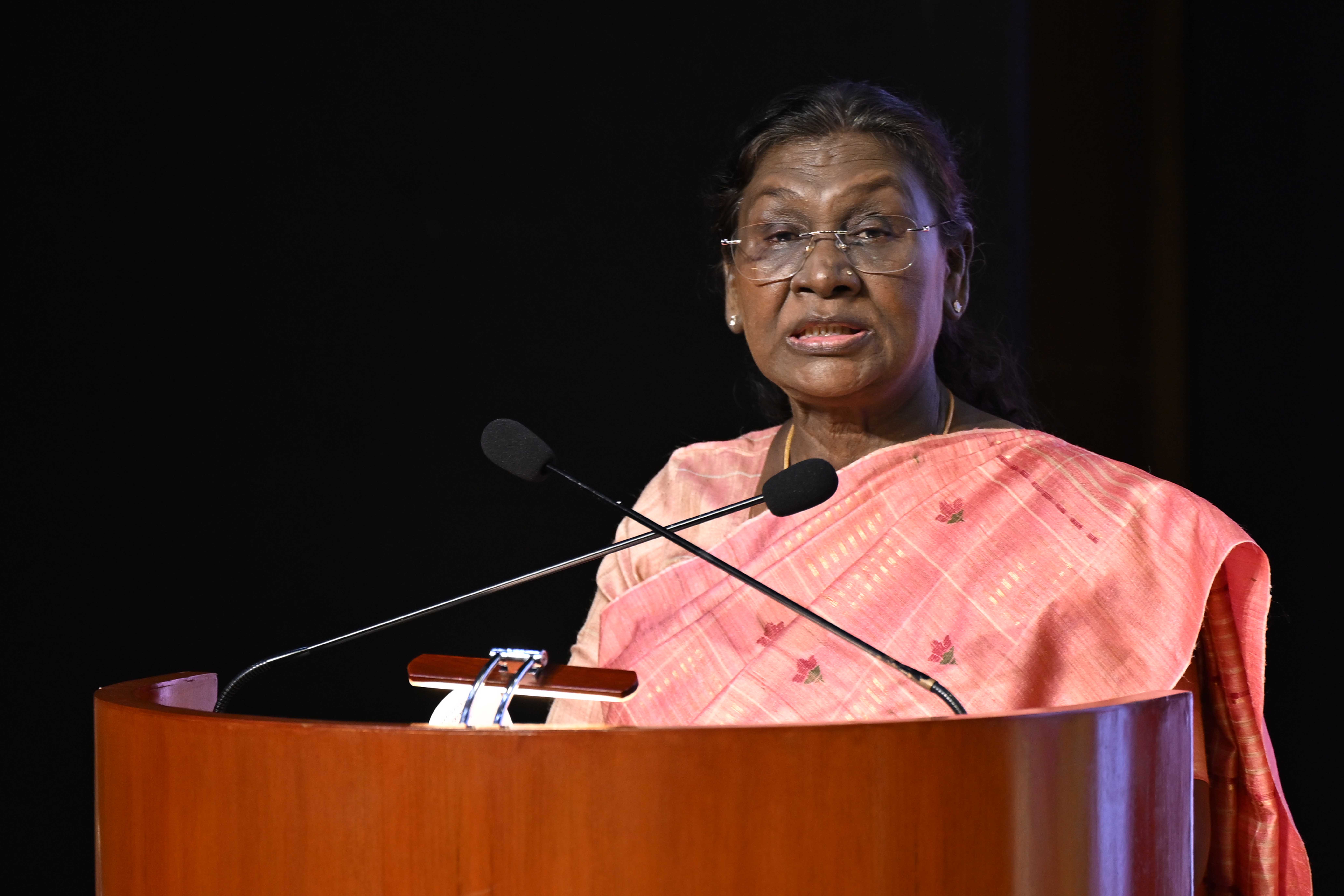 भारत की राष्ट्रपति, श्रीमती द्रौपदी मुर्मु का  ललित कला अकादेमी द्वारा आयोजित 64वीं राष्ट्रीय कला प्रदर्शनी में  सम्बोधन (HINDI)