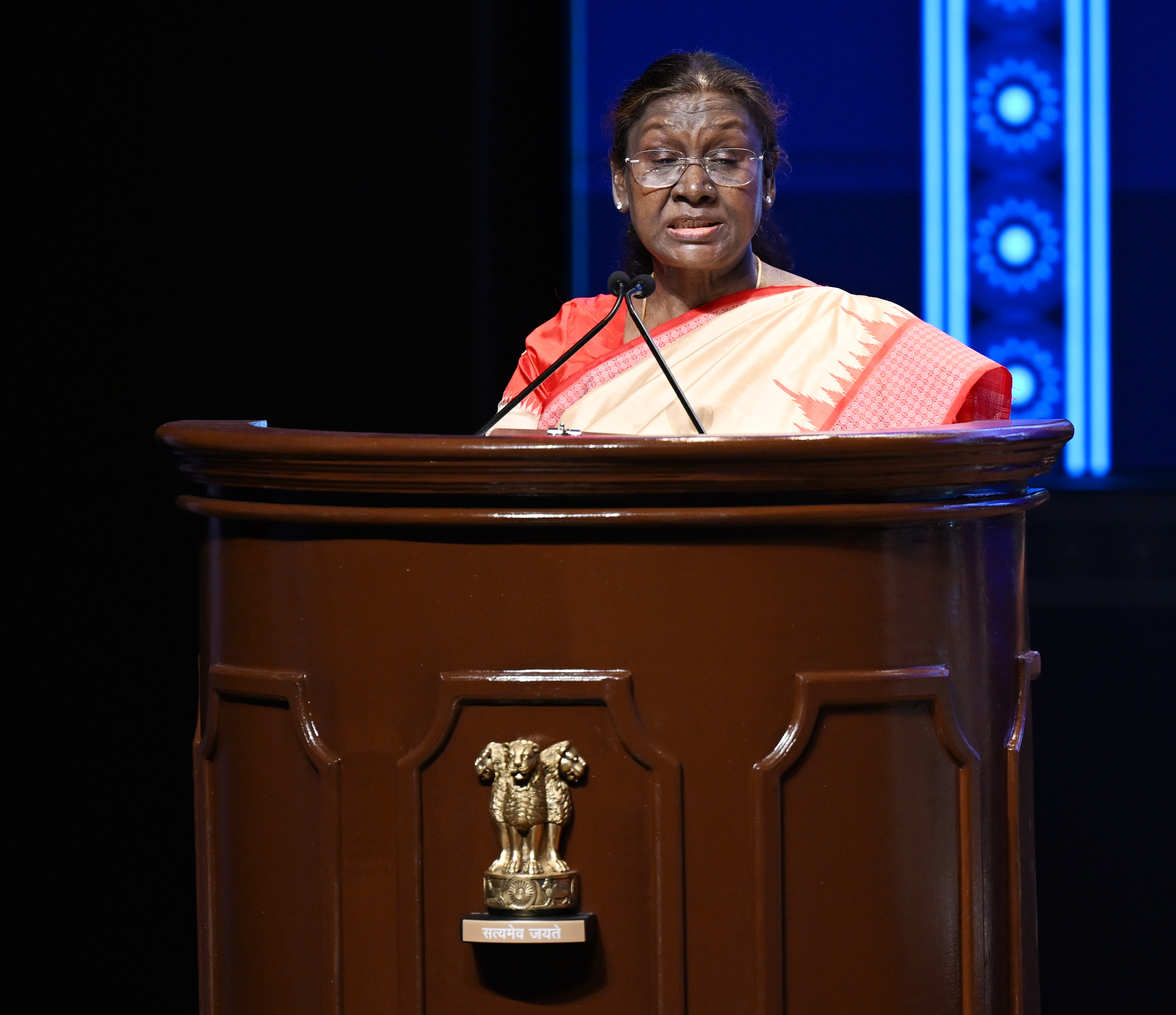 ADDRESS BY THE HON’BLE PRESIDENT OF INDIASMT DROUPADI MURMU AT THE CLOSING CEREMONY OF THE COMMEMORATION OF 90TH YEAR OF RESERVE BANK OF INDIA