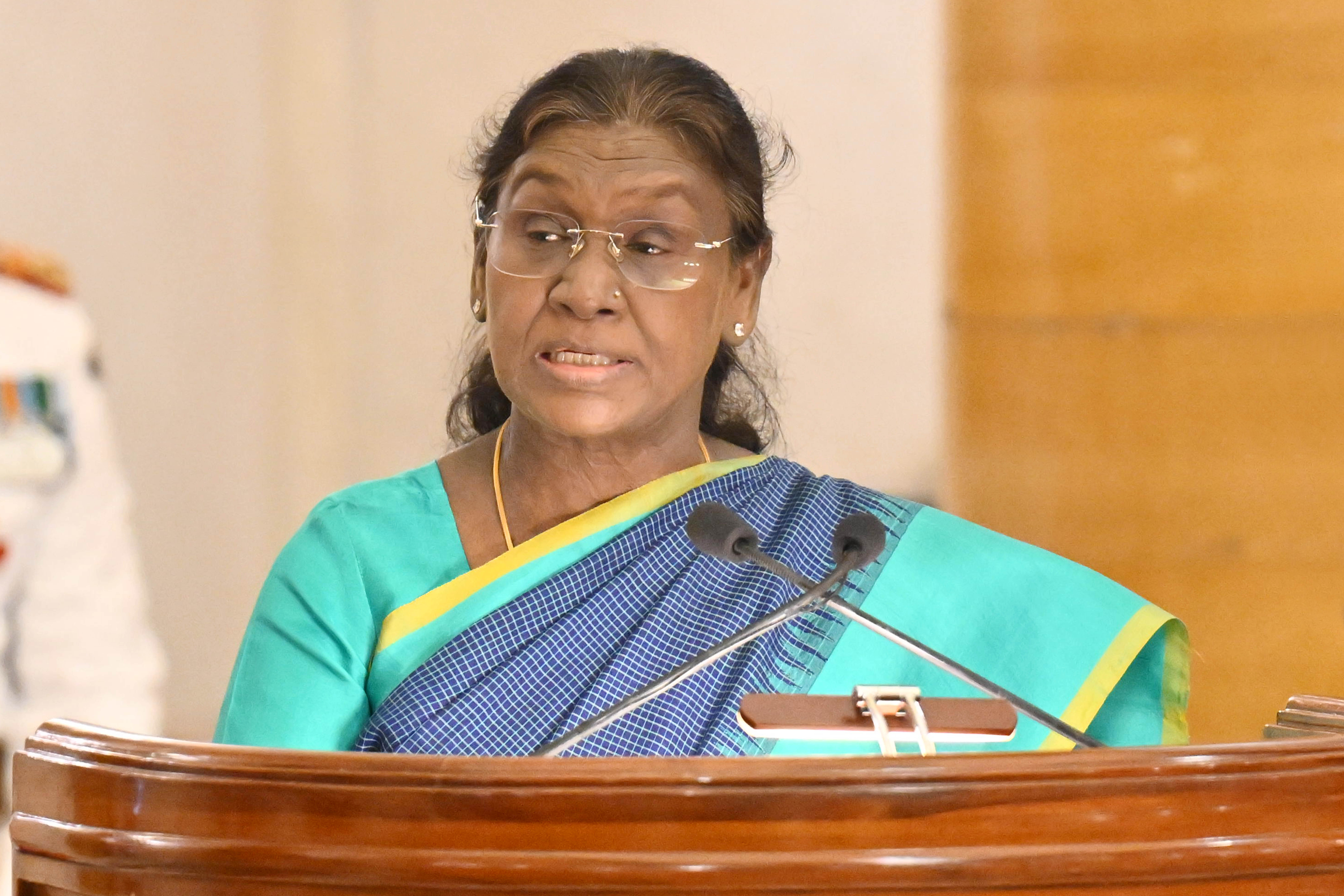 ADDRESS BY THE HON’BLE PRESIDENT OF INDIA  SMT. DROUPADI MURMU  ON THE OCCASION OF CALL ON BY CHIEFS/VICE-CHIEFS OF ARMY ALONG WITH SPOUSES FROM 32 FRIENDLY NATIONS PARTICIPATING THE ARMY CHIEFS’ CONCLAVE FOR UNITED  NATIONS TROOP CONTRIBUTING COUNTRIES