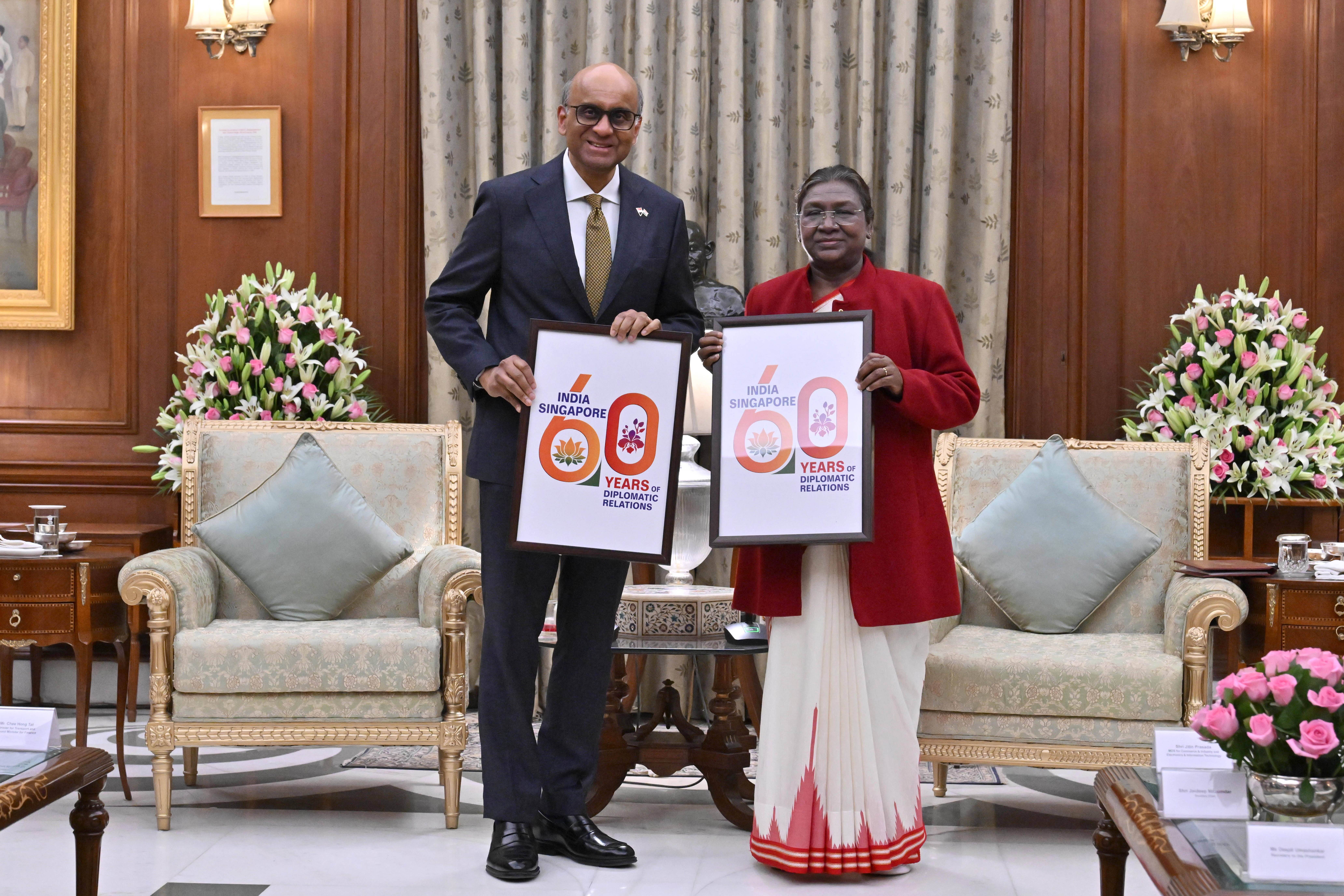 President Droupadi Murmu hosts a banquet in honour of President Tharman Shanmugaratnam of Singapore at Rashtrapati Bhavan on16 Jan 2025. President Droupadi Murmu hosts a banquet in honour of President Tharman Shanmugaratnam of Singapore at Rashtrapati Bhavan on16 Jan 2025.