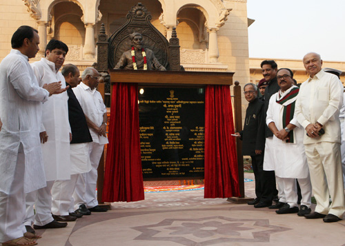 President Inaugurates New Maharashtra Sadan 1