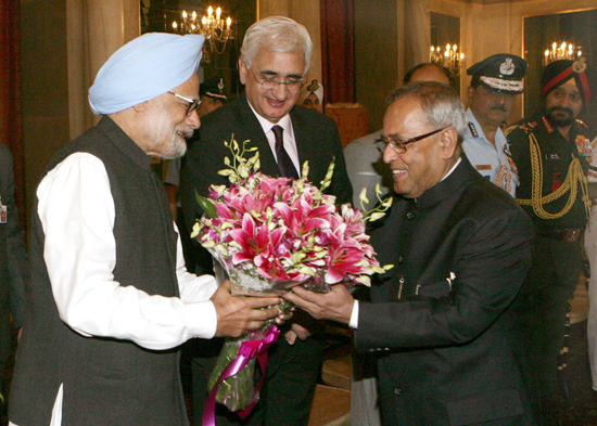 The Prime Minister of India, Dr. Manmohan Singh bidding farewell to the President of India, Shri Pranab Mukherjee at Rashtrapati Bhavan in New Delhi on March 3, 2013 on his Ceremonial Departure for the State Visit to Bangladesh.