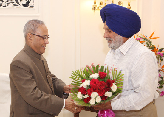 The Speakar of the Punjab Legislative Assembly, Dr. Charanjit Singh Atwal calling on the President of India, Shri Pranab Mukherjee at Rashtrapati Bhavan in New Delhi on August 26, 2012.