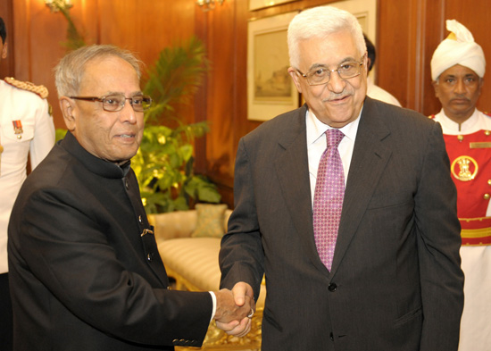 The President of the Palestinian National Authority of the State of Palestine, H.E. Mr. Mahmoud Abbas calling on the President of India, Shri Pranab Mukherjee at Rashtrapati Bhavan in New Delhi on September 11, 2012.