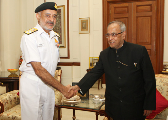 The Chief of the Naval Staff, Admiral D.K. Joshi, PVSM, AVSM, YSM ,NM, VSM, ADC calling on the President of India, Shri Pranab Mukherjee at Rashtrapati Bhavan in New Delhi on September 12, 2012.
