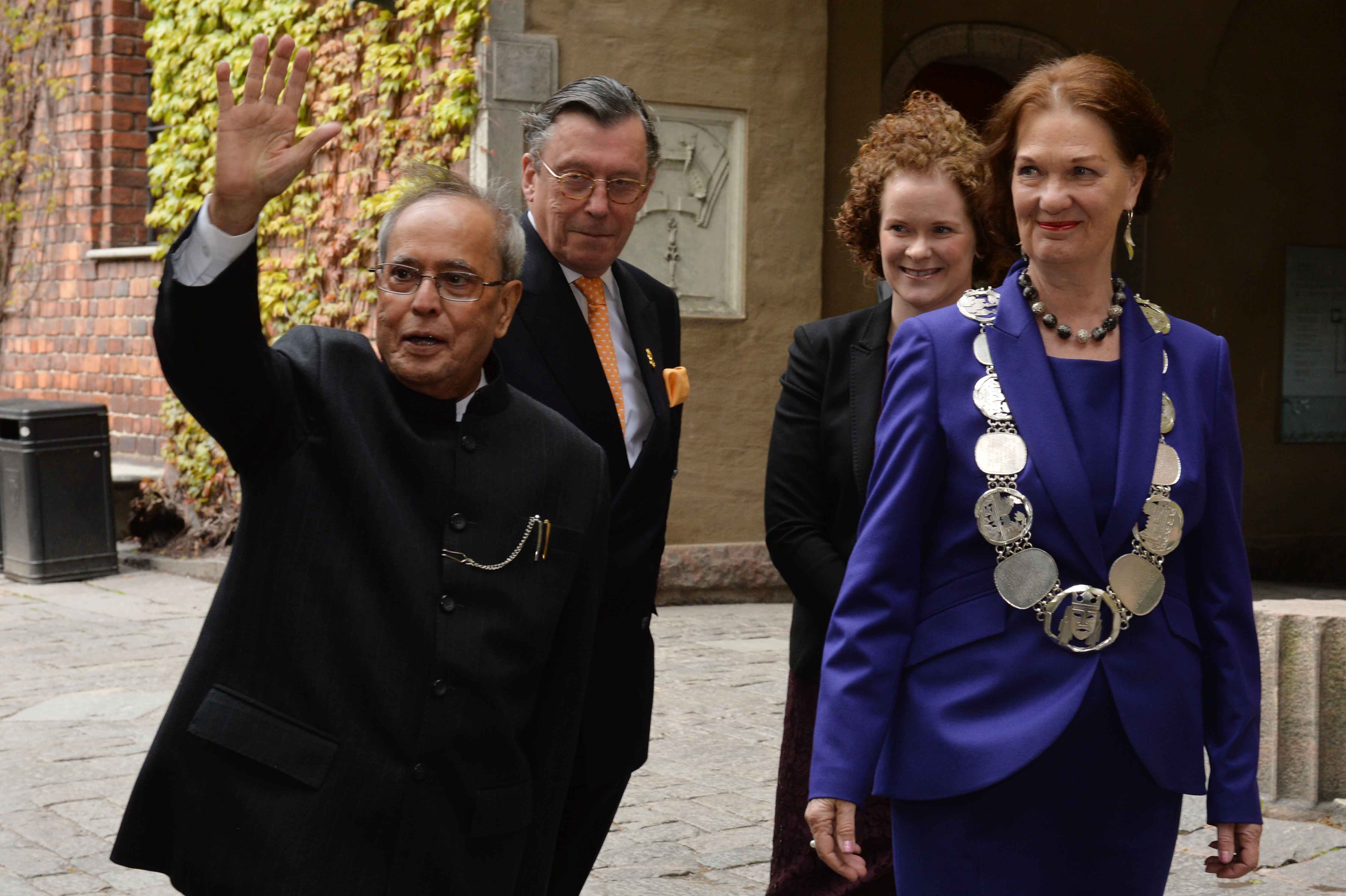 The President, Shri Pranab Mukherjee during meeting the Mayor of Stockholm, Ms. Karin Wanngard and the President of the Stockholm City Council, Ms. Eva Louise Erlandsson Slorach at Stockholm in Sweden on June 1, 2015.