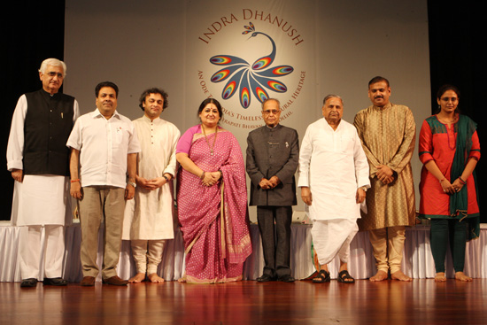 The President of India, Shri Pranab Mukherjee with Ms. Shubha Mudgal after a Musical Concert by her at Rashtrapati Bhavan on September 22, 2012. Also seen is the other political leaders also attended this function.