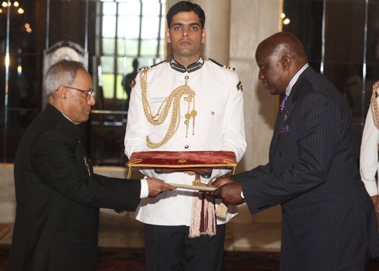 The Ambassador of the Republic of South Sudan, H.E. Dr. Daniel Peter Othol presenting his credentials to the President of India, Shri Pranab Mukherjee at Rashtrapati Bhavan on September 24, 2012.