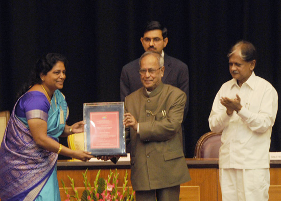 The President of India, Shri Pranab Mukherjee, presenting the Lal Bahadur Shastri National Award for Excellence in Public Administration, Academics & Management - 2012 to Mrs. Tessy Thomas, Project Director for Agni - IV at Rashtrapati bhavan Auditorium o