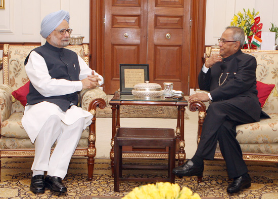 The Prime Minister of India, Dr. Manmohan Singh calling on the President of India, Shri Pranab Mukherjee at Rashtrapati Bhavan in New Delhi on October 16, 2012.