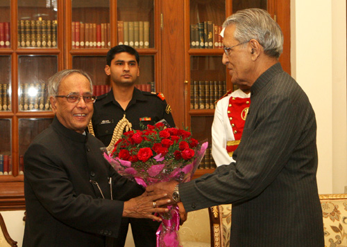 The Governor of Uttar Pradesh, Shri B.L. Joshi calling on the President of India, Shri Pranab Mukherjee at Rashtrapati Bhavan in New Delhi on October 16, 2012.