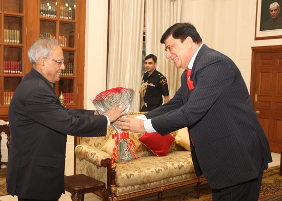 The Lt Governor of Andaman and Nicobar Islands, Lt Gen (Retd) Bhopinder Singh calling on the President of India, Shri Pranab Mukherjee at Rashtrapati Bhavan in New Delhi on October 18, 2012.