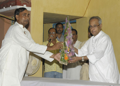 The President of India, Shri Pranab Mukherjee being felicitated by Mirati Kishore Samity at Arijit Club, Mirati in West Bengal on October 21, 2012
