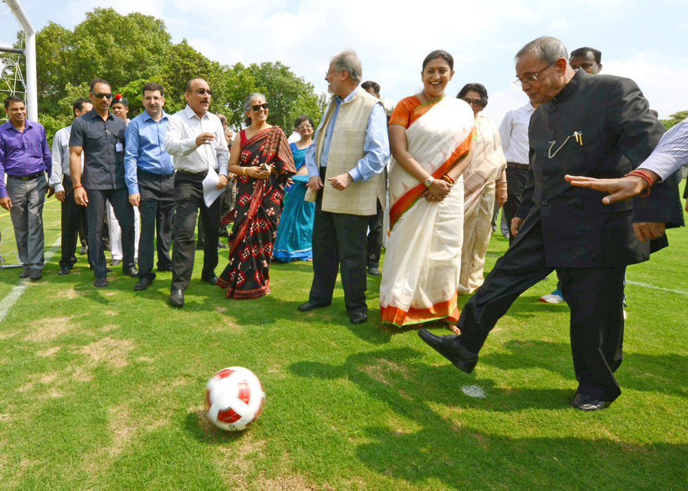 The President of India, Shri Pranab Mukherjee during inauguration of various activities in Dr. Rajendra Prasad Sarvodaya Vidyalaya at President's Estate in New Delhi on July 25, 2014. 