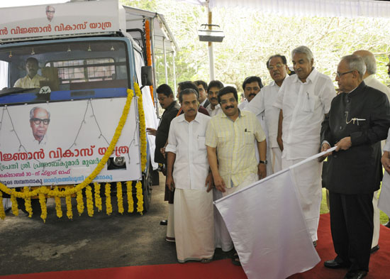 The President of India, Shri Pranab Mukherjee flagging off the 9th Jan Vigyan Yatra organized by P.N. Panicker Vigyan Vikas Kendra at Thiruvananthapuram on October 30, 2012.