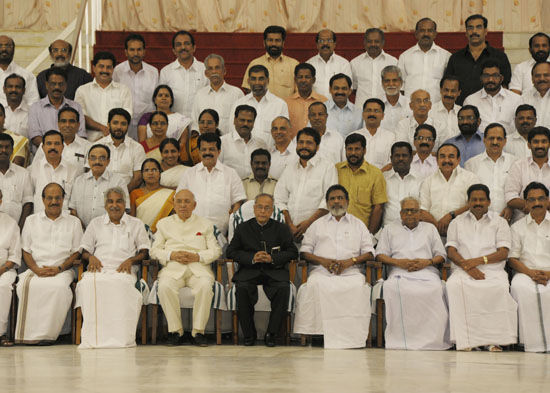 The President of India, Shri Pranab Mukherjee with the members of Kerala Legislative Assembly at Thiruvananthapuram on October 30, 2012.