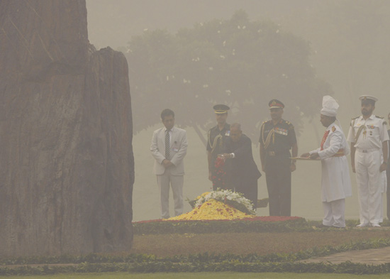 The President of India, Shri Pranab Mukherjee paying his homage at the Samadhi of late Smt. Indira Gandhi on the occasion of her 28th Death Anniversary at Shakti Sthal in New Delhi on October 31, 2012.