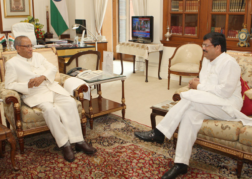 The Minister of Social Justice & Empowerment, Shri Mukul Wasnik calling on the President of India, Shri Pranab Mukherjee on August 3, 2012.