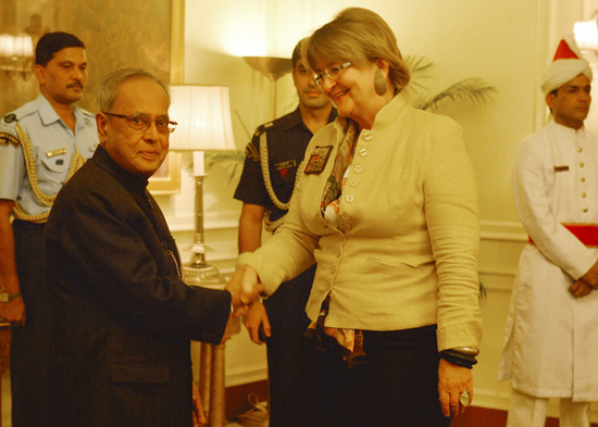 The Parliamentary Delegation from Iceland led by H.E. Ms. Asta R. Johannesdottir, President (Speaker) of the Althingi, the Parliament of Iceland calling on the President of India, Shri Pranab Mukherjee at Rashtrapati Bhavan in New Delhi on November 23, 20