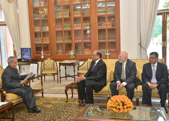 The Minister of State for Liberation War Affairs, Government of Bangladesh, Capt (Retd.) A.B. Tajul Islam and Secretary to the Government of Bangladesh, Shri Mohd. Mussa calling on the President of India, Shri Pranab Mukherjee at Rashtrapati Bhavan in Ne