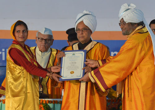 The President of India, Shri Pranab Mukherjee with the graduating students at the Fourth Convocation of the Dev Sanskriti Vishwavidyalaya at Haridwar in Uttarakhand on December 9, 2012.