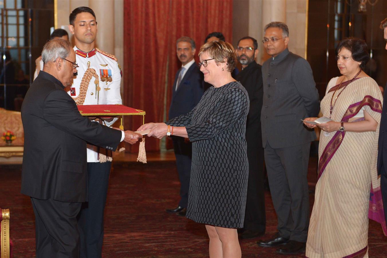 The Ambassador of Finland, H.E. Ms. Nina Vaskunlahti presenting her credential to the President of India, Shri Pranab Mukherjee at Rashtrapati Bhavan on September 26, 2016. 