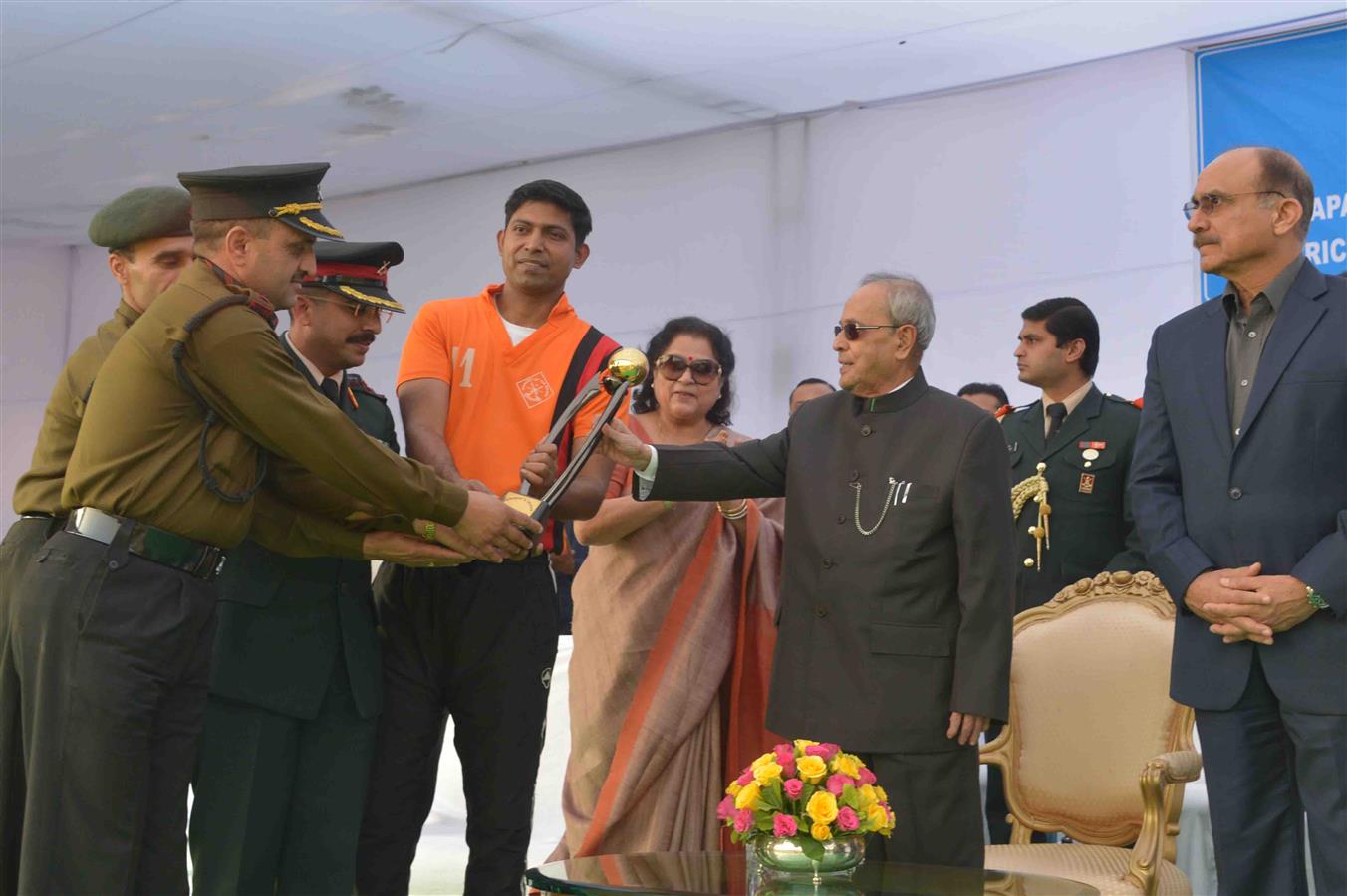 The President of India, Shri Pranab Mukherjee presenting the prizes to the participants of the 2nd Rashtrapati Bhavan League Cricket Tournaments – 2015 at Dr. Rajendra Prasad Sarovdyda Vidyalaya Spots Ground, President’s Estate on December 5, 2015.