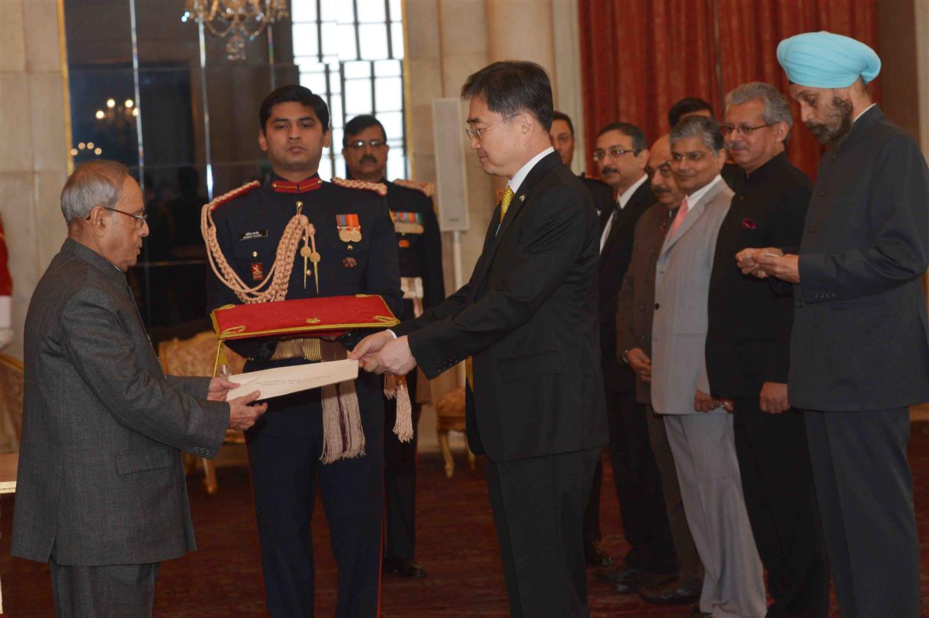 The Ambassador of the Republic of Korea, H.E. Mr. Cho Hyun presenting his credential to the President of India, Shri Pranab Mukherjee at Rashtrapati Bhavan on December 7, 2015.